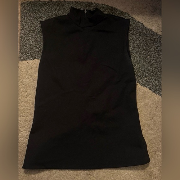 G.I.L.I. Milano Ponte Sleeveless Turtleneck Top (color - black) - Picture 4 of 7